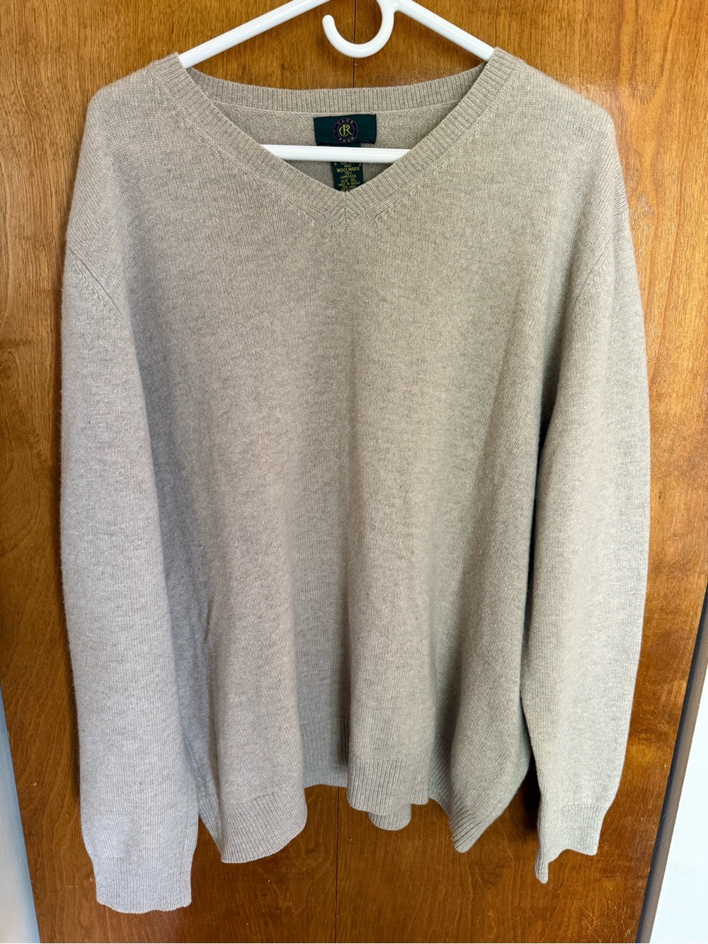 100% Lambs Wool Club Room Men's V-Neck Sweater in Light Taupe
